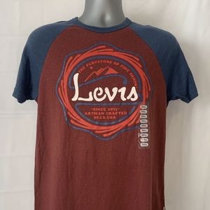 Levis Strauss & Co Blue & Red Short Sleeve Mountain Logo T Shirt Mens Small NWT.